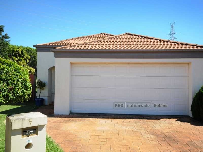 7 Coral Tree Court, Robina QLD 4226