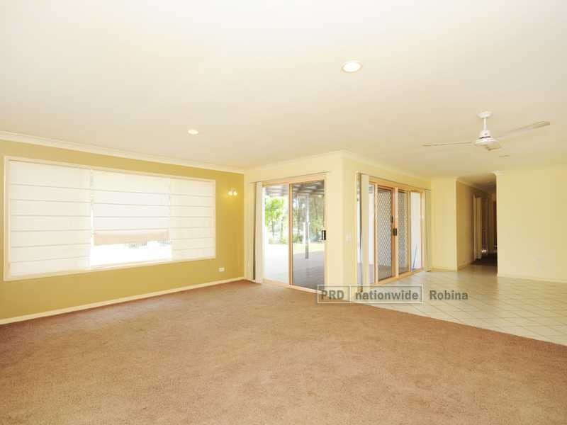 7 Coral Tree Court, Robina QLD 4226