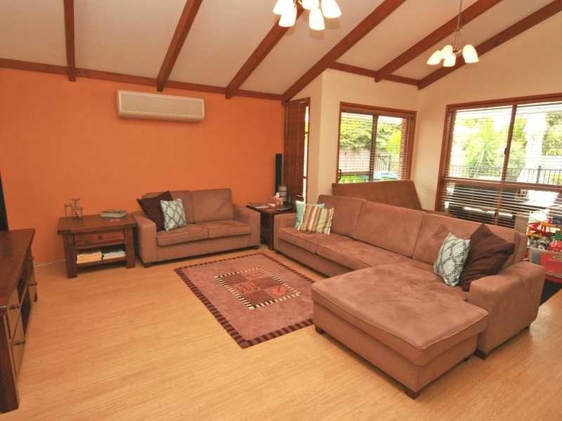 5 Oakleigh Circuit, Robina QLD 4226