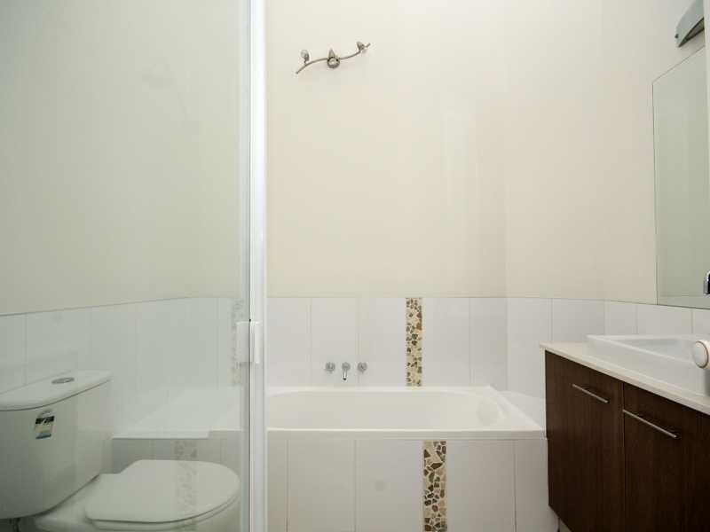 1/27 Dandenong Terrace, Robina QLD 4226