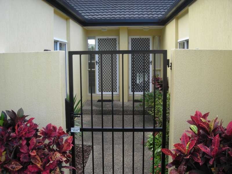 1/27 Dandenong Terrace, Robina QLD 4226