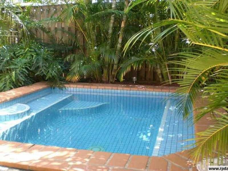 4 Torrey Place, Robina QLD 4226