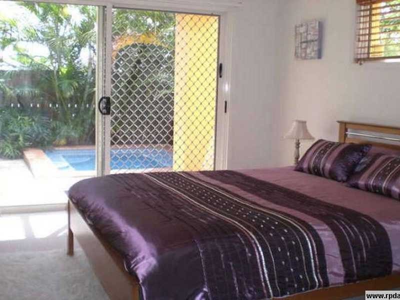 4 Torrey Place, Robina QLD 4226