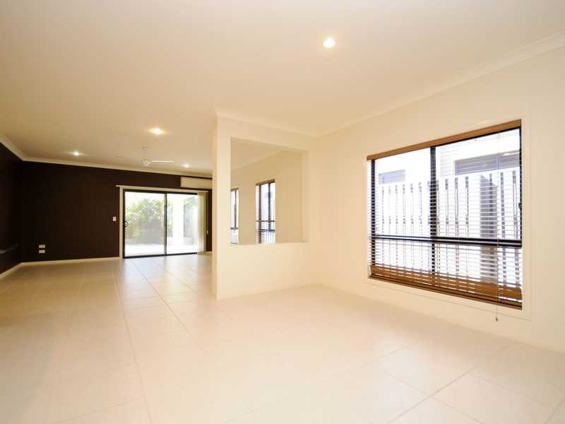 30 Gerona Circuit, Varsity Lakes QLD 4227