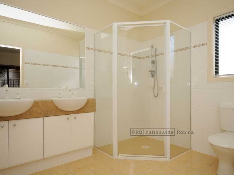 30 Gerona Circuit, Varsity Lakes QLD 4227