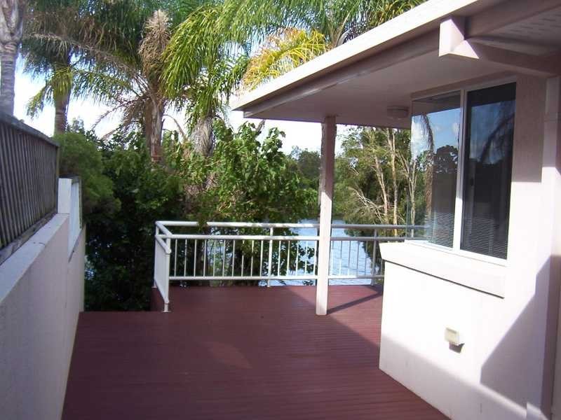 30 Emerton Crescent, Robina QLD 4226