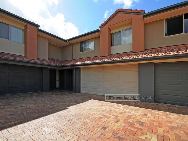 2/4 Comore Drive, Varsity Lakes QLD 4227