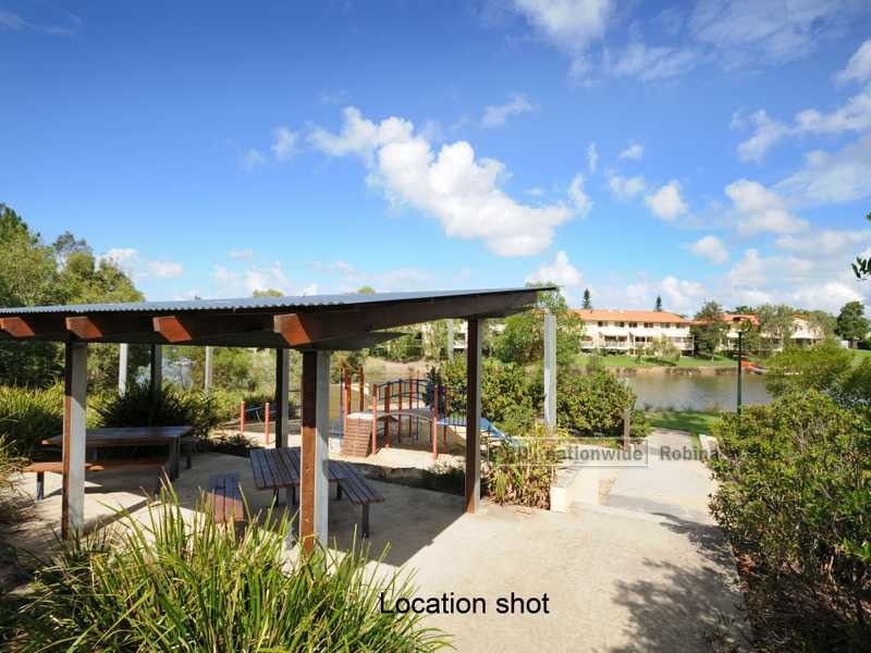 2/4 Comore Drive, Varsity Lakes QLD 4227