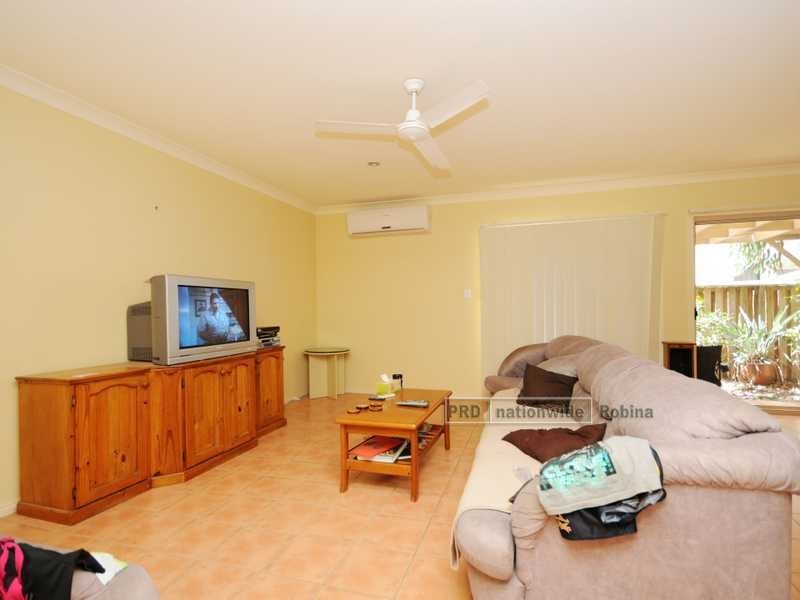 2/4 Comore Drive, Varsity Lakes QLD 4227