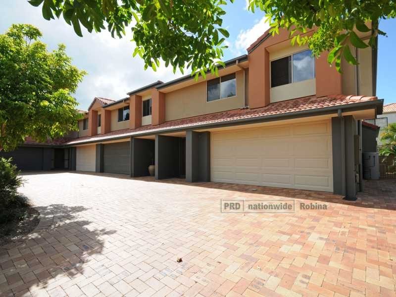 2/4 Comore Drive, Varsity Lakes QLD 4227