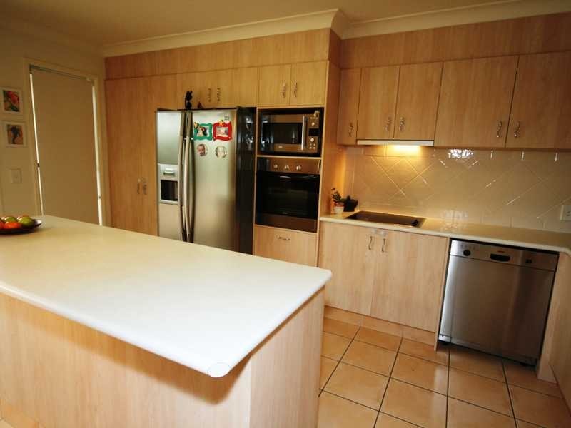 2 Fan Rd, Robina QLD 4226