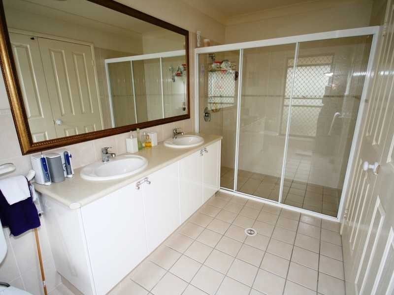 2 Fan Rd, Robina QLD 4226