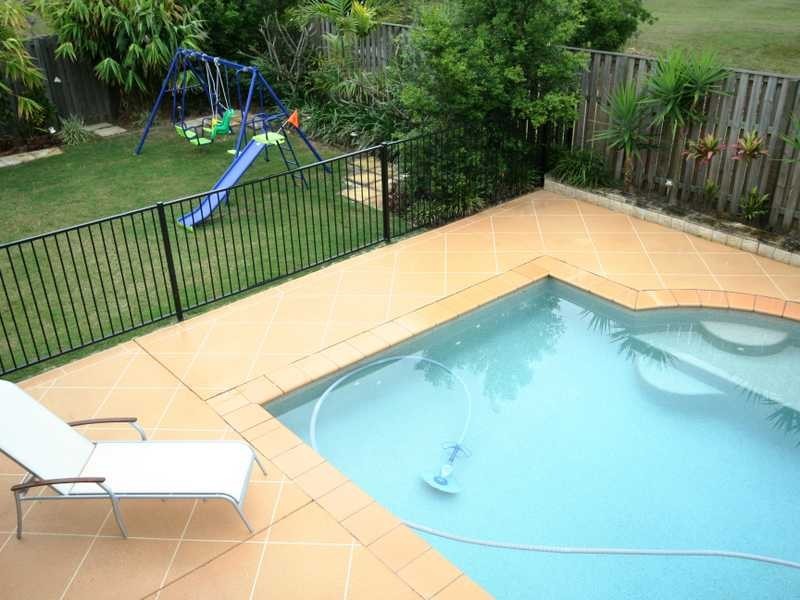 2 Fan Rd, Robina QLD 4226