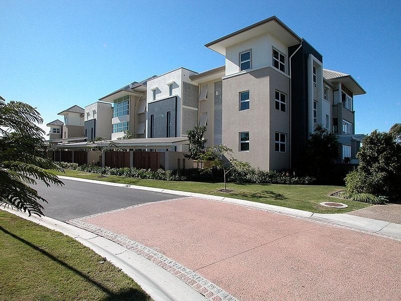 Unit 2/901 Medinah Avenue, Robina QLD 4226