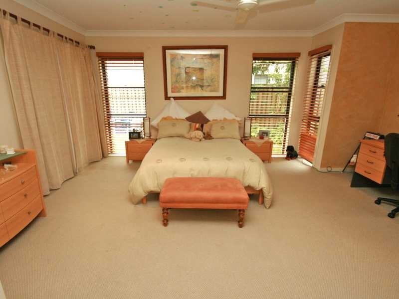 10 Northpoint Close, Robina QLD 4226