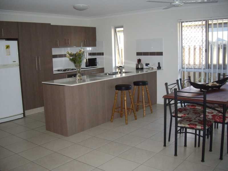 2/9 Monza Drive, Oxenford QLD 4210