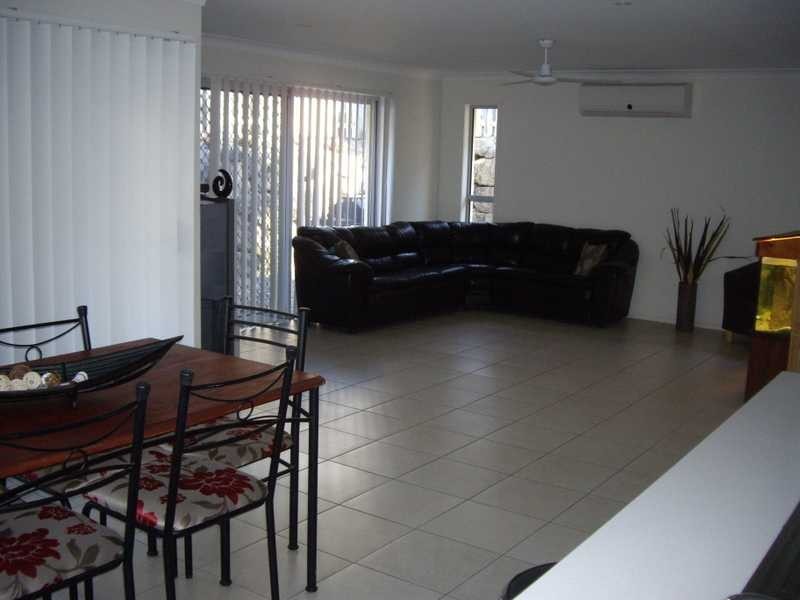 2/9 Monza Drive, Oxenford QLD 4210