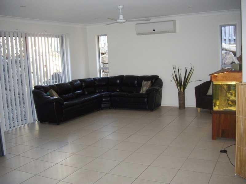 2/9 Monza Drive, Oxenford QLD 4210