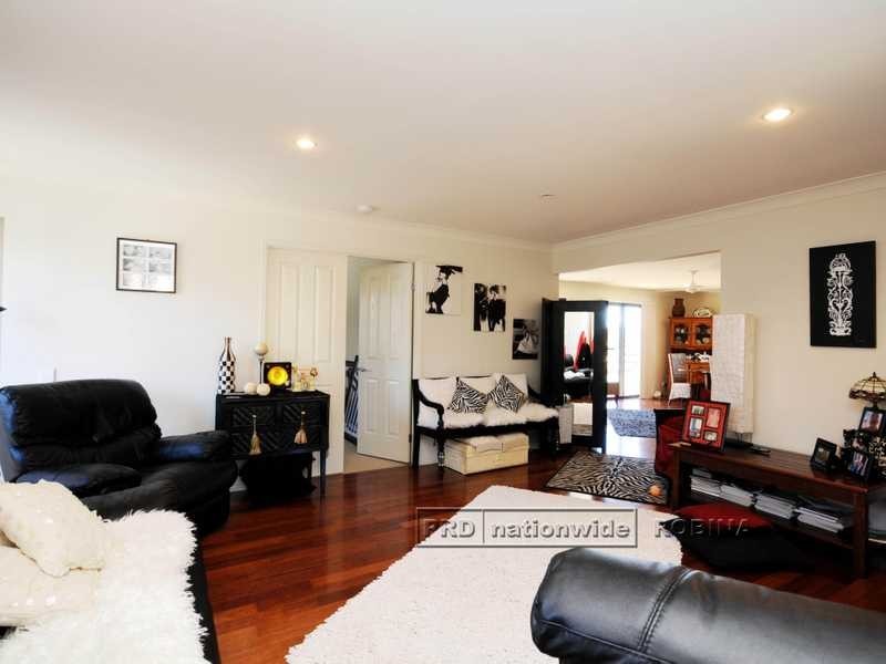 Unit 2/14 Faculty Crescent, Mudgeeraba QLD 4213