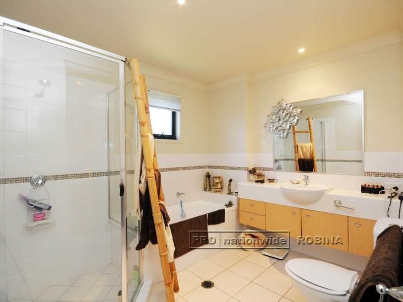 Unit 2/14 Faculty Crescent, Mudgeeraba QLD 4213