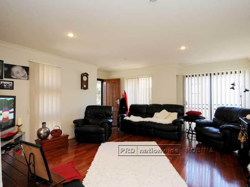 Unit 2/14 Faculty Crescent, Mudgeeraba QLD 4213