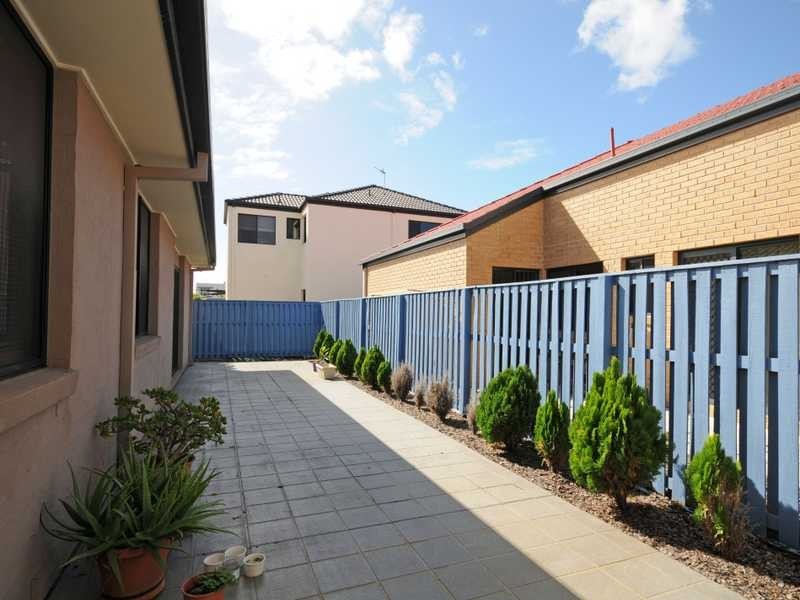 6 Shorehaven Place, Varsity Lakes QLD 4227