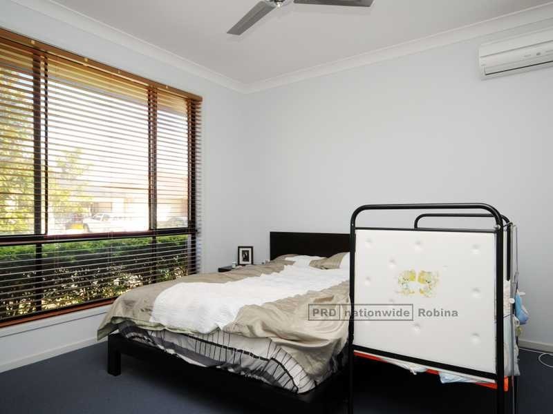 6 Shorehaven Place, Varsity Lakes QLD 4227