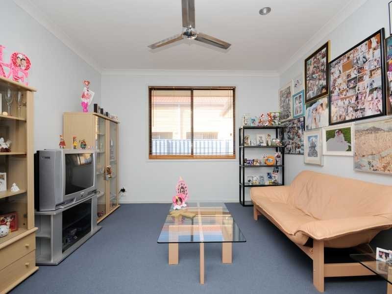 6 Shorehaven Place, Varsity Lakes QLD 4227