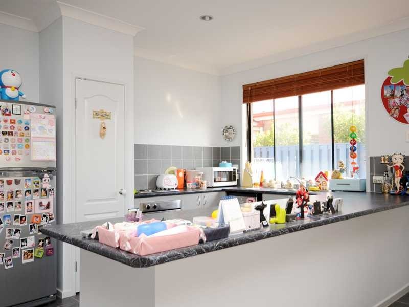 6 Shorehaven Place, Varsity Lakes QLD 4227