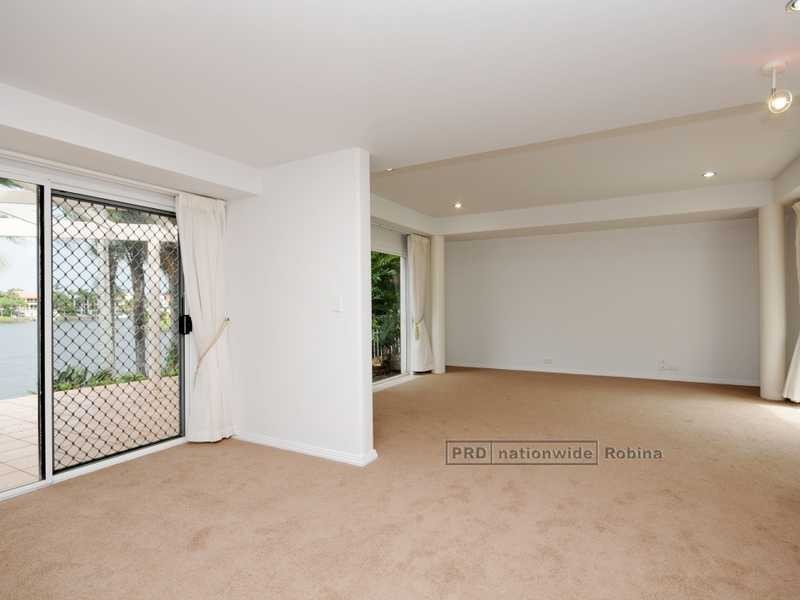 72 Santa Cruz Boulevard, Clear Island Waters QLD 4226