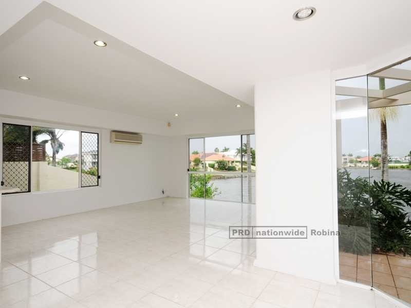 72 Santa Cruz Boulevard, Clear Island Waters QLD 4226