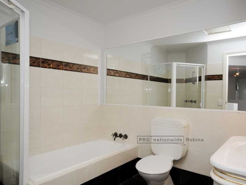 72 Santa Cruz Boulevard, Clear Island Waters QLD 4226