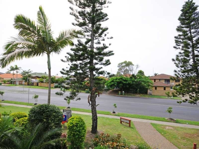 4/106 Bayview Street, Runaway Bay QLD 4216