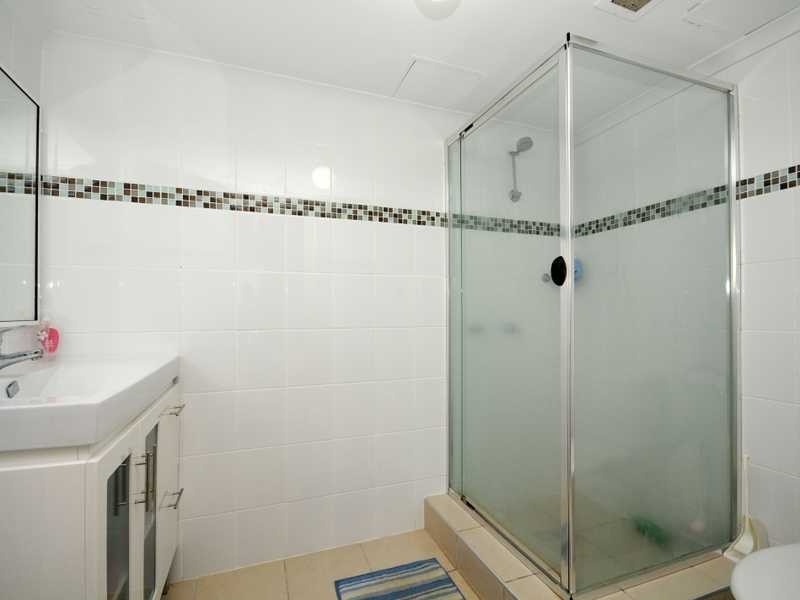 4/106 Bayview Street, Runaway Bay QLD 4216