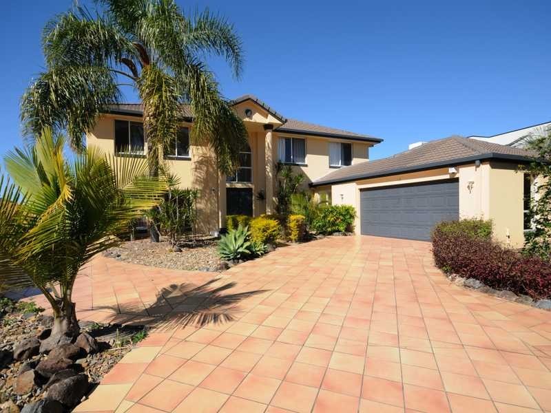 16 Staysail Crescent, Clear Island Waters QLD 4226