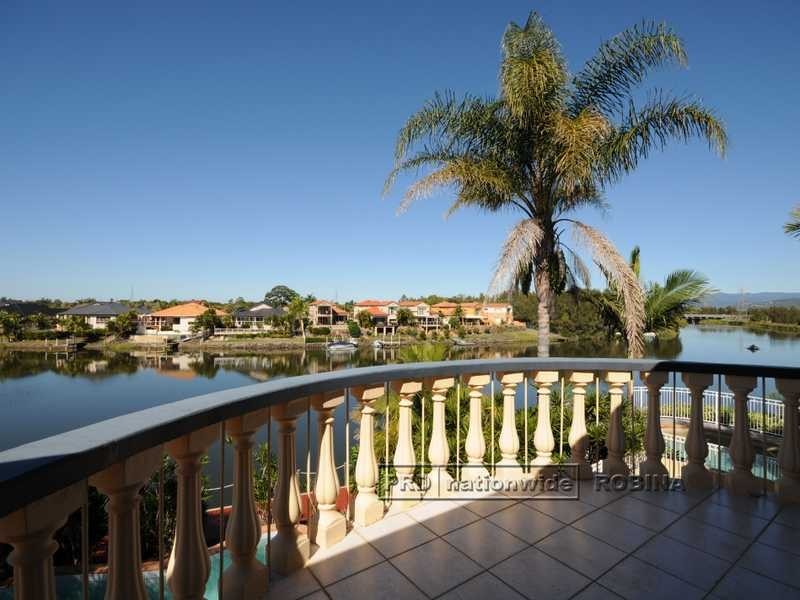 16 Staysail Crescent, Clear Island Waters QLD 4226