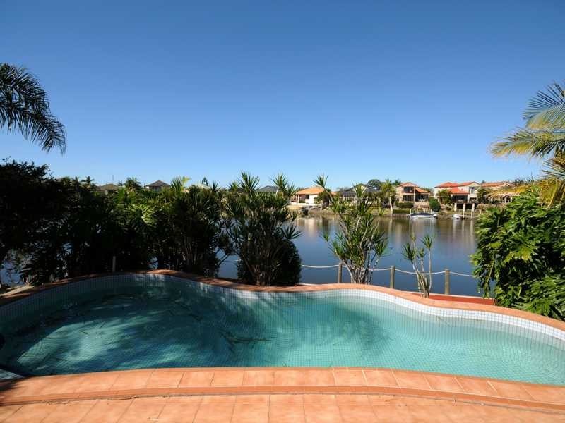 16 Staysail Crescent, Clear Island Waters QLD 4226