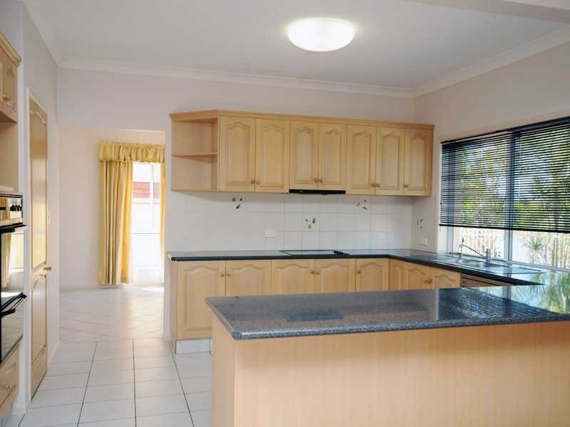 16 Staysail Crescent, Clear Island Waters QLD 4226
