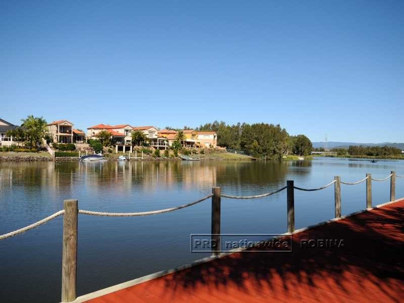 16 Staysail Crescent, Clear Island Waters QLD 4226