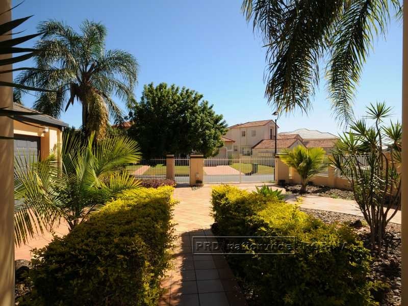 16 Staysail Crescent, Clear Island Waters QLD 4226
