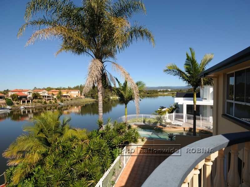 16 Staysail Crescent, Clear Island Waters QLD 4226