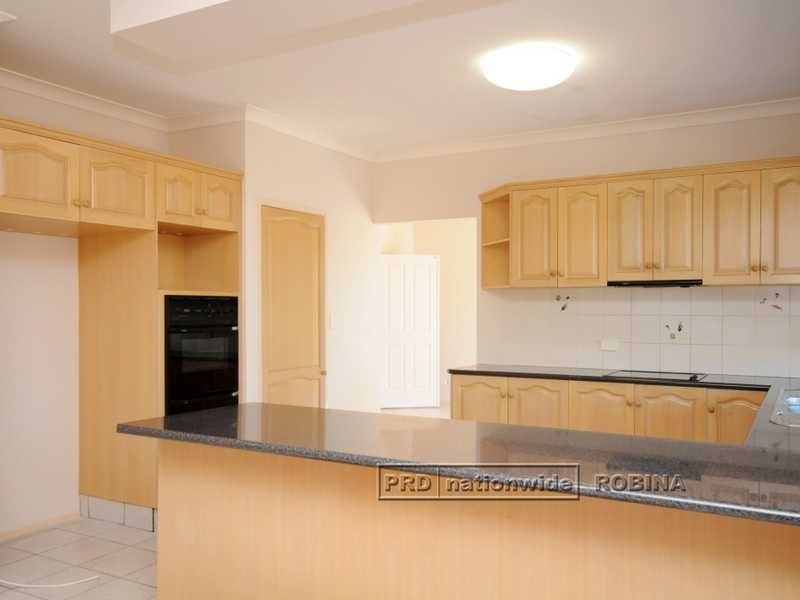 16 Staysail Crescent, Clear Island Waters QLD 4226
