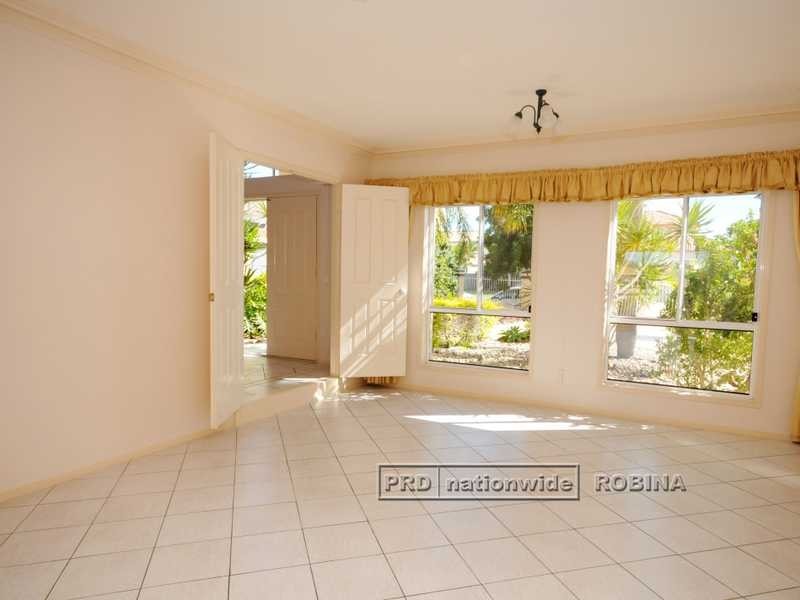 16 Staysail Crescent, Clear Island Waters QLD 4226