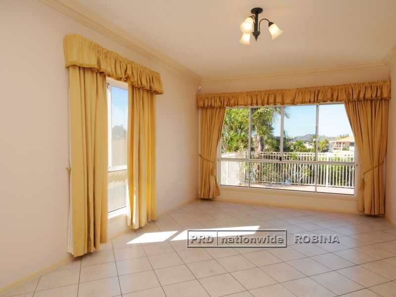 16 Staysail Crescent, Clear Island Waters QLD 4226