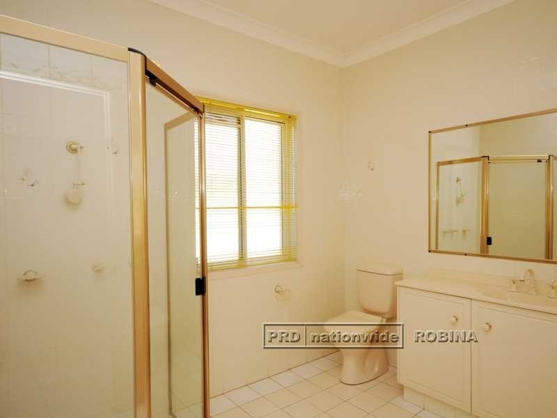 16 Staysail Crescent, Clear Island Waters QLD 4226