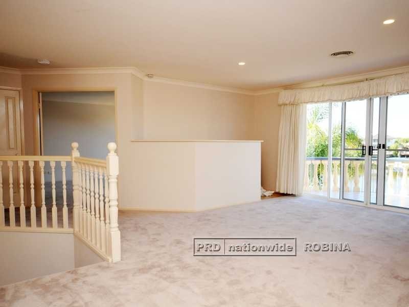 16 Staysail Crescent, Clear Island Waters QLD 4226