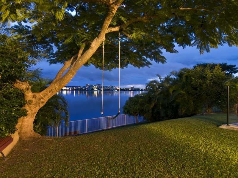 23 Notre Dame Court, Varsity Lakes QLD 4227