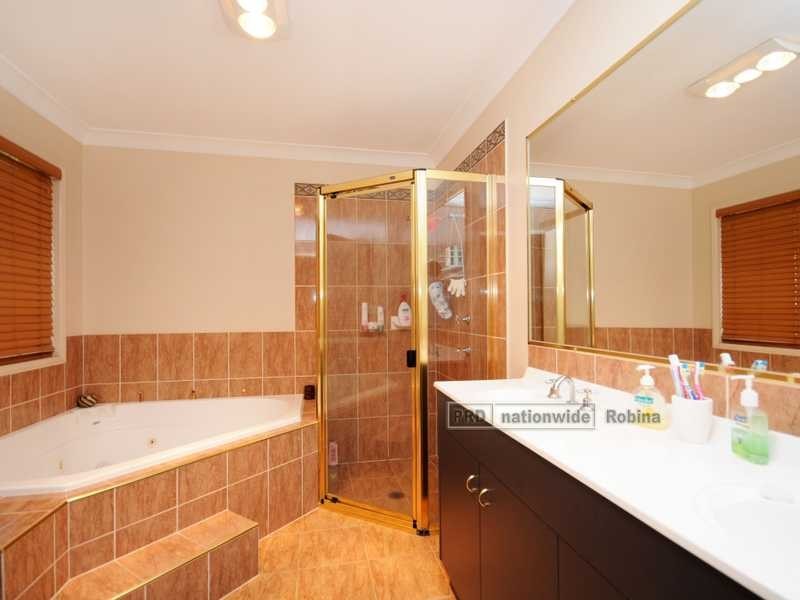 10 Palma Crescent, Varsity Lakes QLD 4227