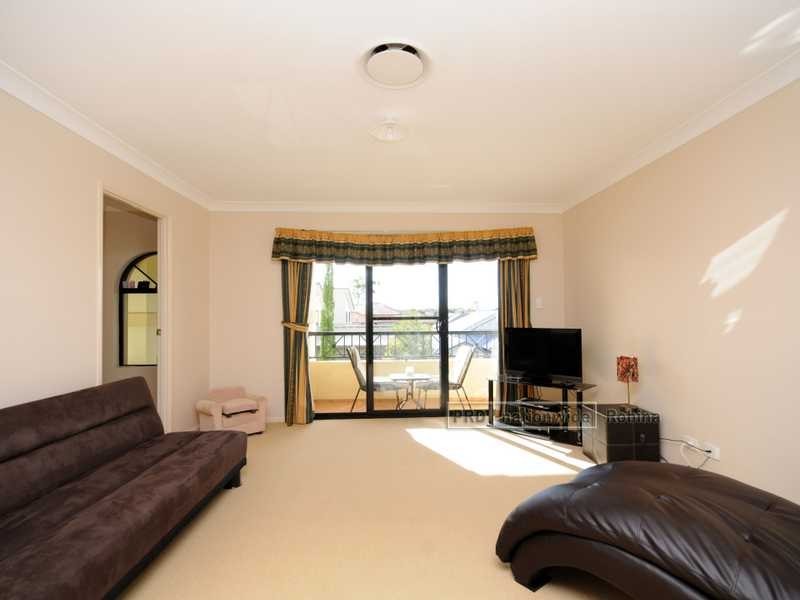 10 Palma Crescent, Varsity Lakes QLD 4227