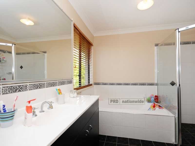 10 Palma Crescent, Varsity Lakes QLD 4227